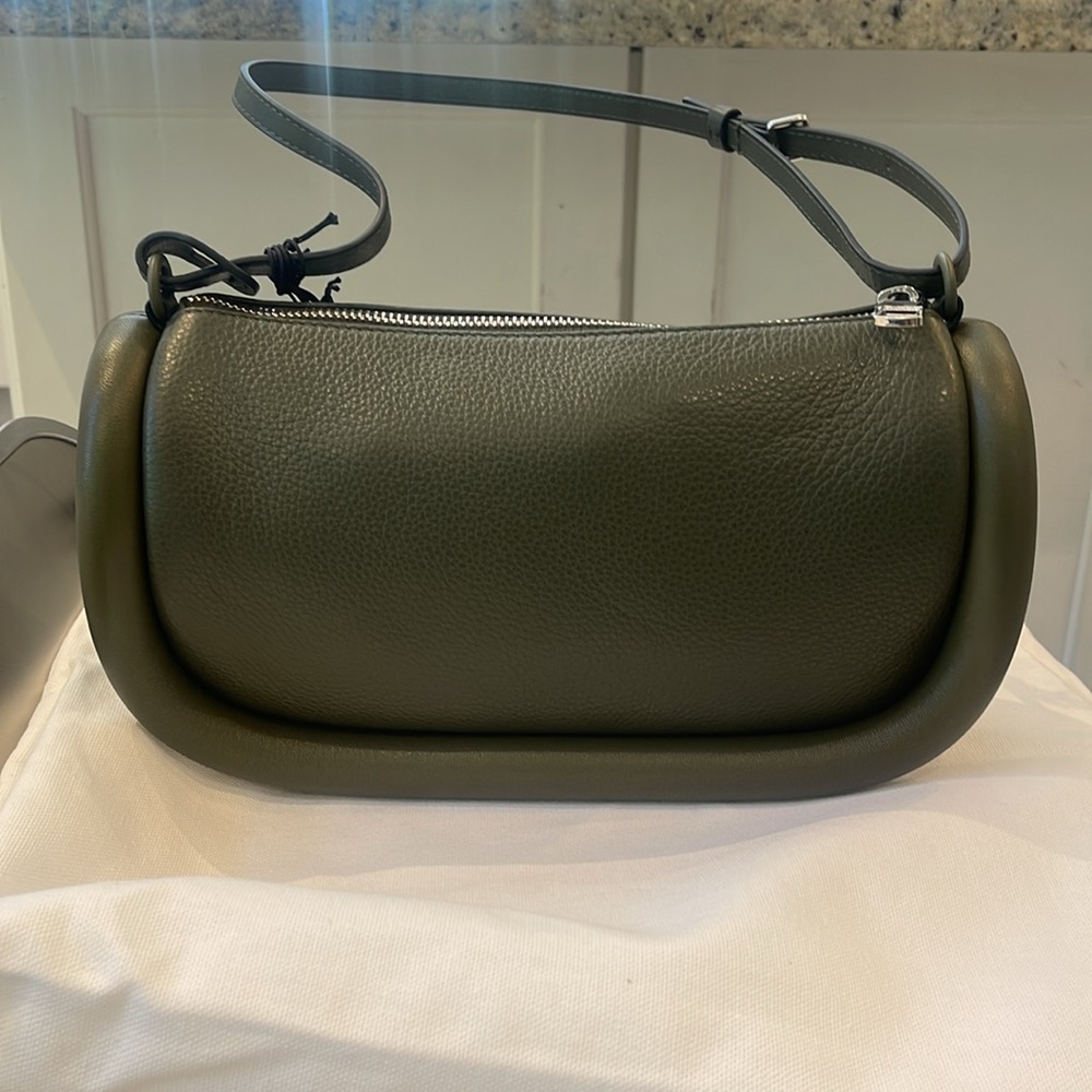 SOLD!!!!! NWT JW ANDERSON THE BUMPER BAG IN DARK OLIVE. - Picture 6 of 13